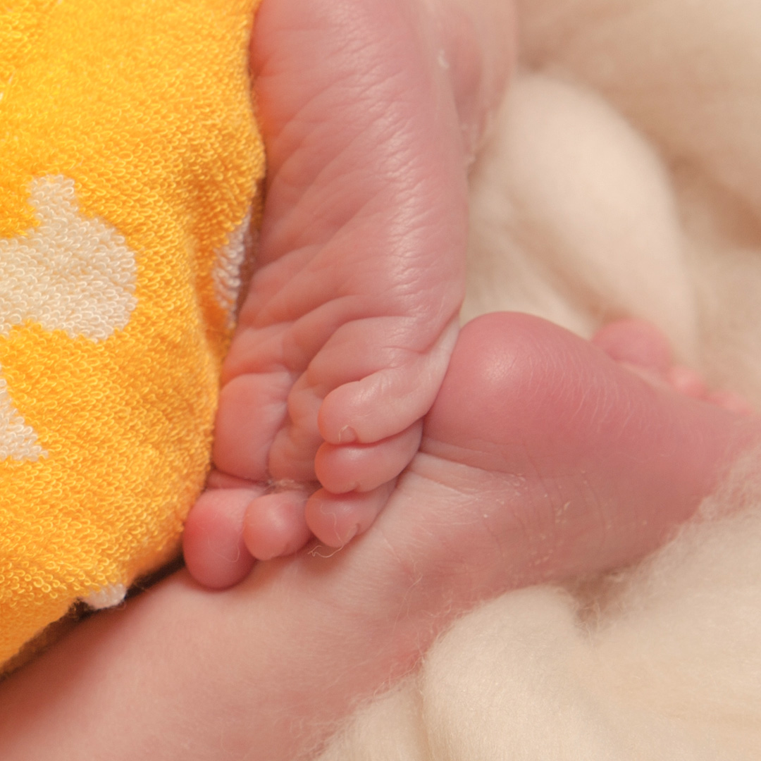 Reusable Newborn Nappies  - A Guide to using reusable nappies from birth